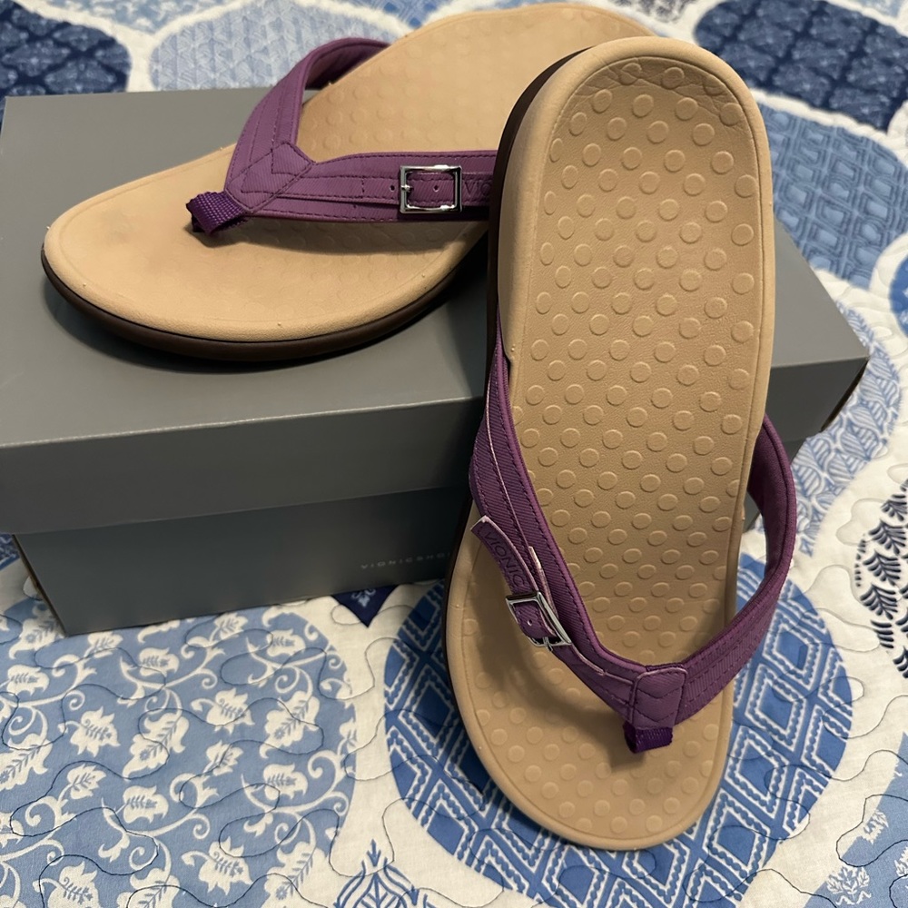 Vionic Size 9 Sandals